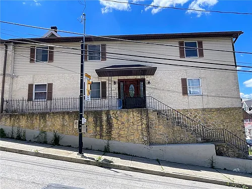 1187 E 4th St Photo 1