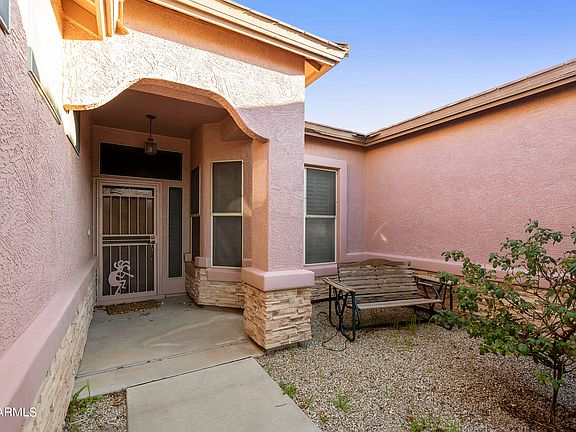 3rd image of 1190 E WESTCHESTER Drive