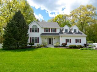 46 Longwood Dr, Clifton Park, NY 12065