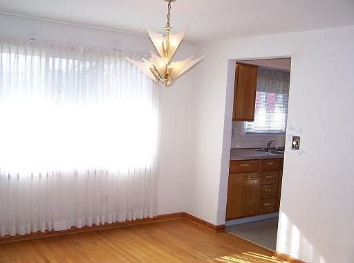 dining room with hardwood floors