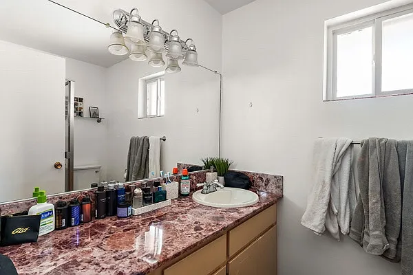 817 W Romo Jones St — Photo 8