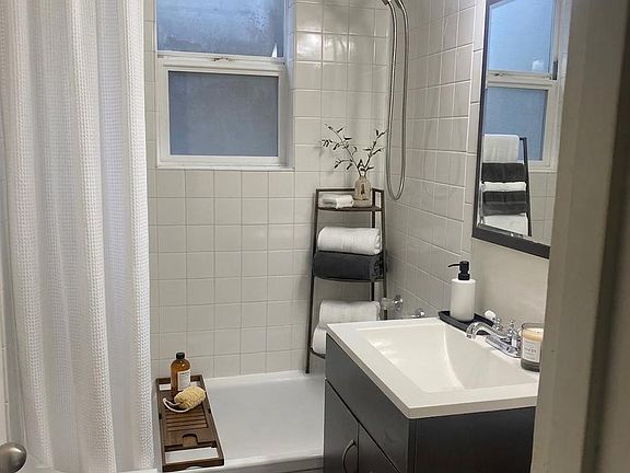 4th image of 401 12th Ave E #14