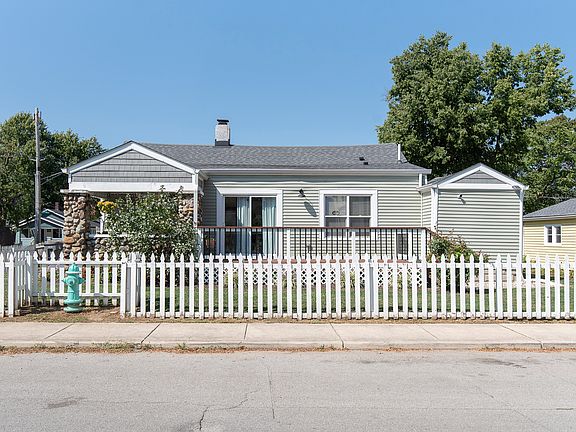 3rd image of 2530 E Saint Clair St