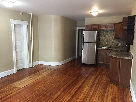 2nd image of 14 Cortland Pl #1