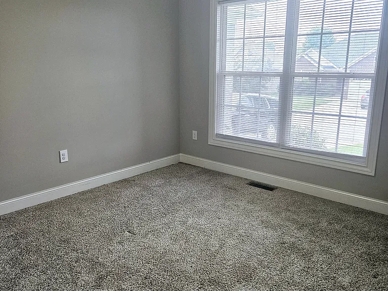 231 Ashton Ct — Photo 14