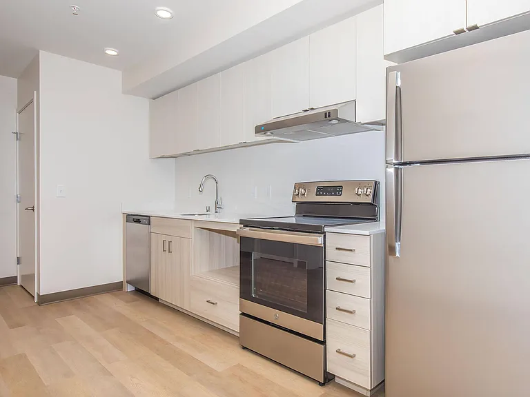 Beacon Pacific Village Apartments — Photo 37