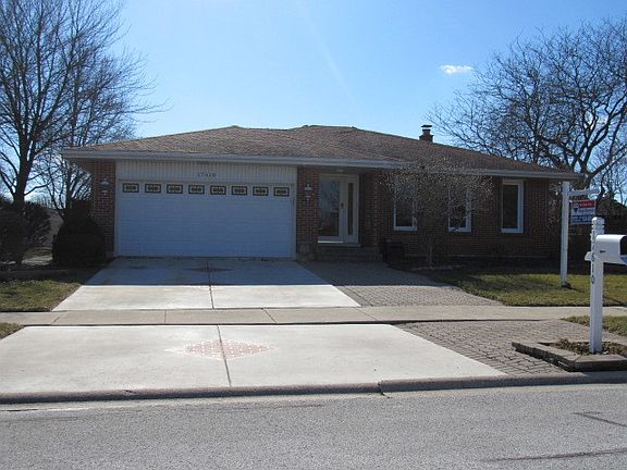 3rd image of 17610 Rosewood Ln