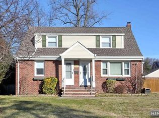 206 Manhattan Ter, Dumont, NJ 07628