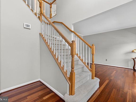 4th image of 6 Monarch Ct