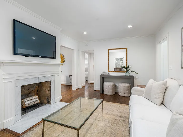 2319 English Village Ln — Photo 4