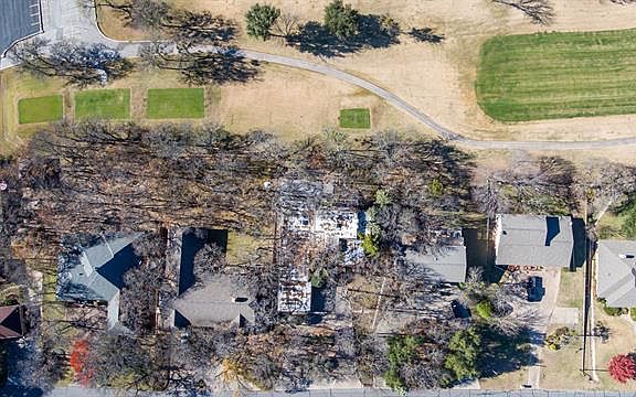 5th image of 4111 Fairway Dr