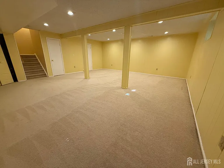 1302 Edison Glen Ter — Photo 33