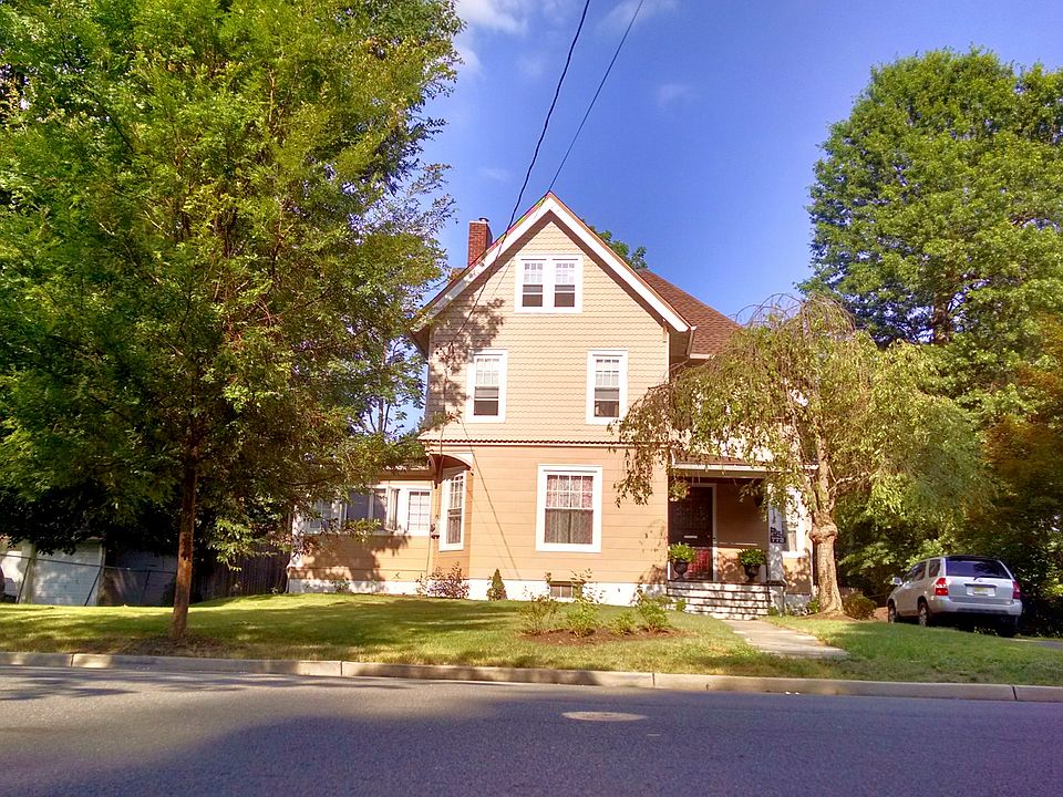 Kensington Manor
