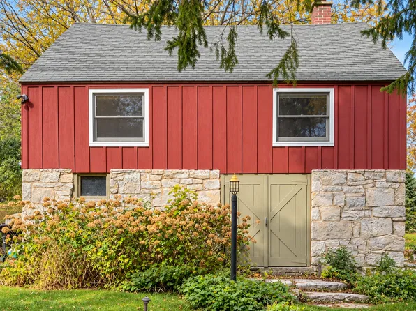 42 Golden Hill Rd #B, Lenox, MA 01240