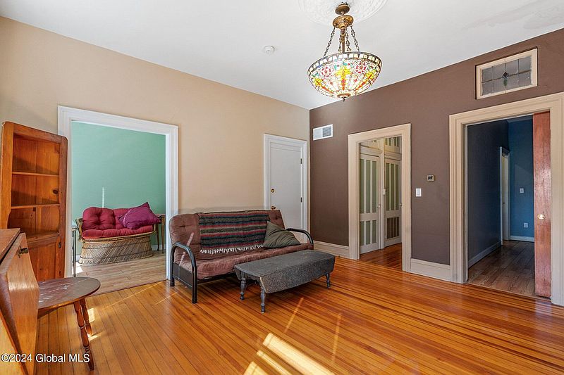 4th image of 573 Clinton Avenue