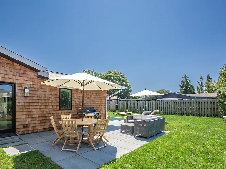 147 Soundview Dr — Photo 17