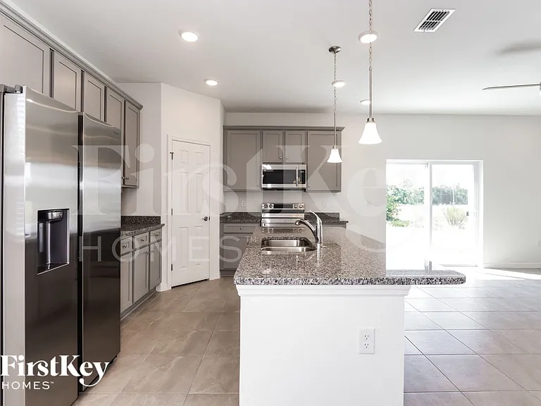 340 Corbel Ln — Photo 4