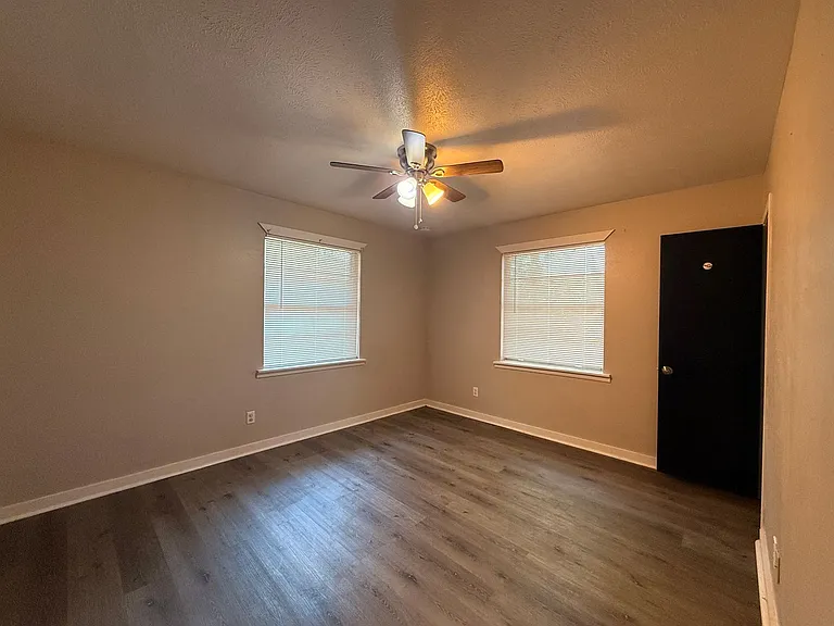 810 Glencrest Ln — Photo 12