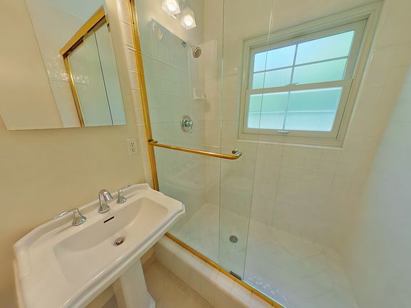 3rd image of 1083 Laurel St APT B