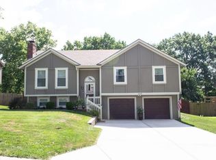 6619 NW Sioux Dr, Kansas City, MO 64152