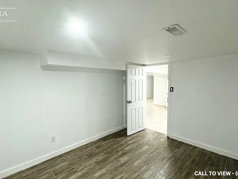 90 Barons Ave N #2 — Photo 9