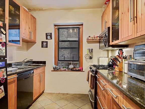 2nd image of 930 Saint Nicholas Ave APT 4
