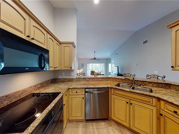 3rd image of 850 Tanbark Dr APT 203