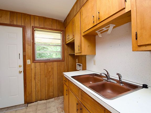 3rd image of 211 Wittel Ave Unit B