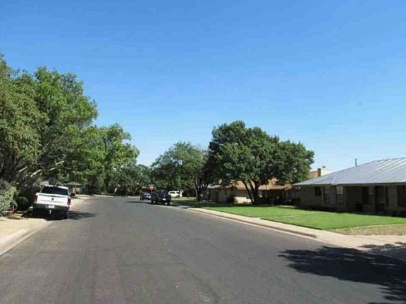 Exterior Neighborhood (street photo)
