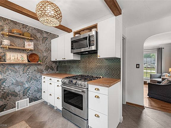 4th image of 2253 Canterbury Rd