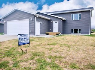 1102 17th Ave SW, Aberdeen, SD 57401