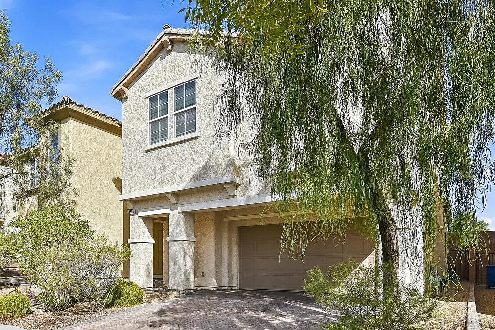 3 bed, 2.5 bath, 1702 sqft, $2,155 — Photo 2