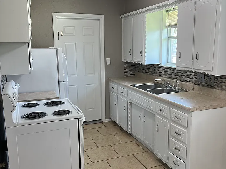 308 Arnold Ave #1 — Photo 6