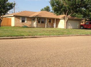 906 Plains Dr, Fritch, TX 79036