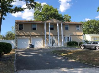 1 Neil Ct, Farmingville, NY 11738