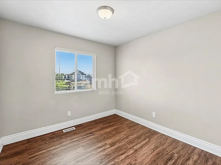 228 W Cedar Grove Ln — Photo 19