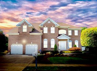 11 Stirling Ct, Manalapan, NJ 07726