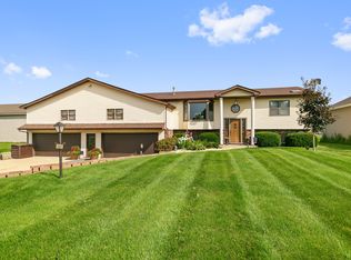 1617 Wright Dr, Sandwich, IL 60548