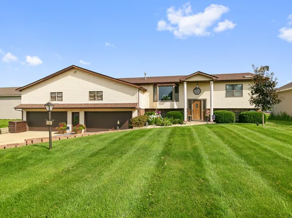 1617 Wright Dr, Sandwich, IL 60548