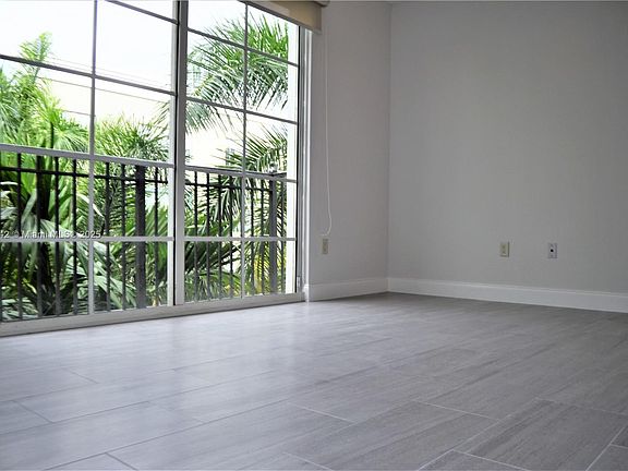 4th image of 533 NE 3rd Ave APT 446