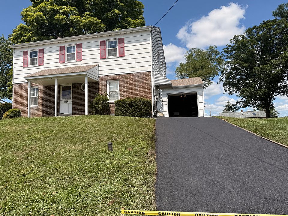 1st image of 338 Rees Dr