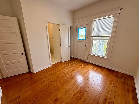 5th image of 1130 Clement St