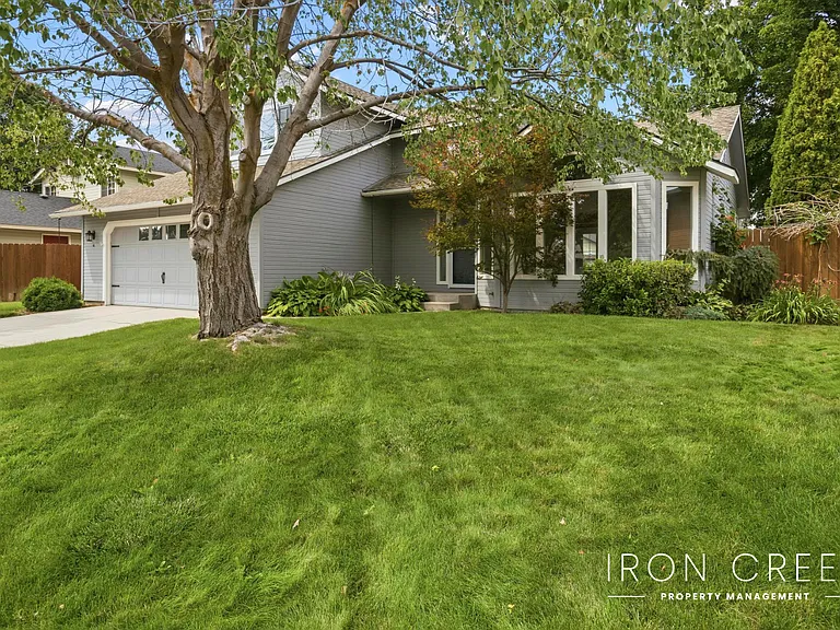 1544 E Falconrim Ct — Photo 2