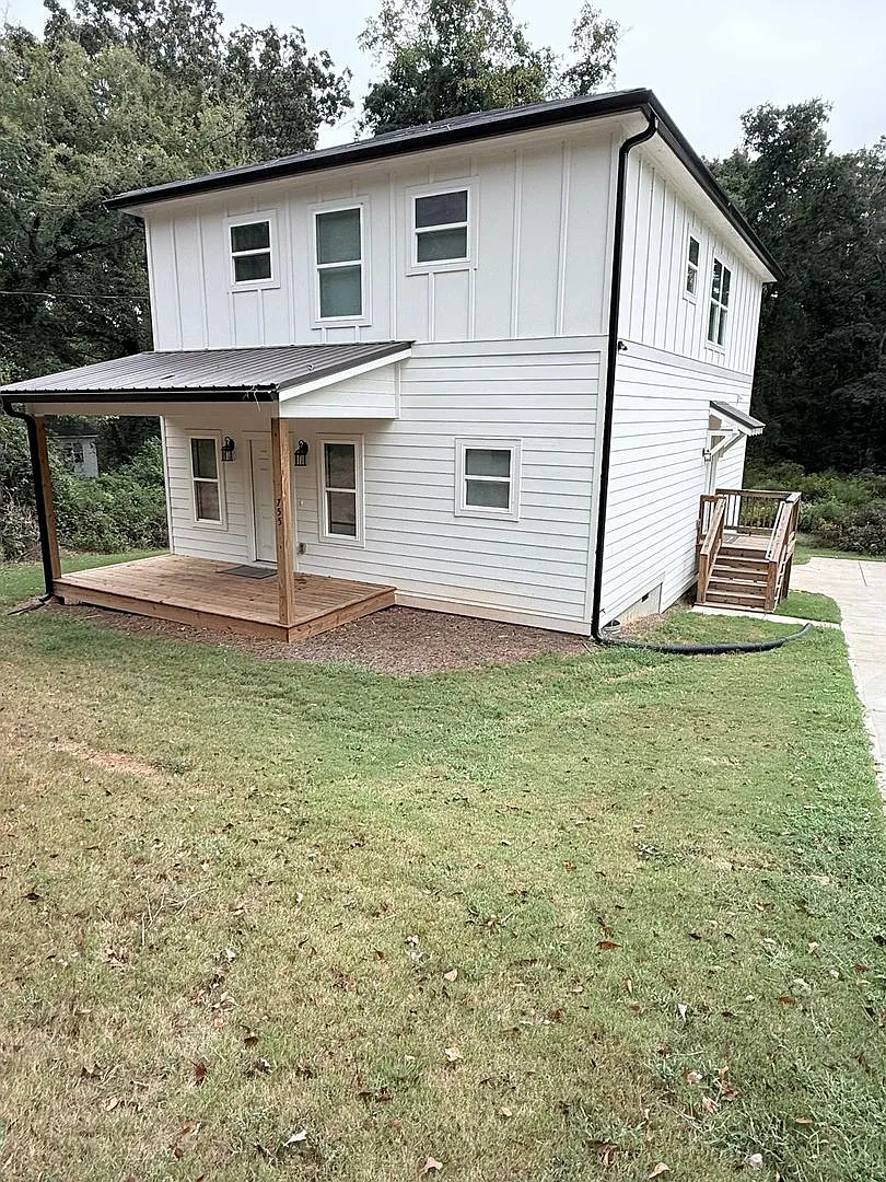 Five Bedroom Five Bath near UGA! — Photo 2