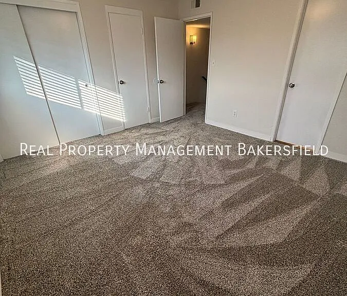 2425 Olive St #2425 — Photo 11