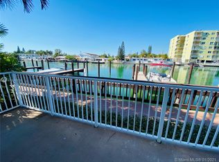 7950 Tatum Waterway Dr APT 10, Miami Beach, FL 33141