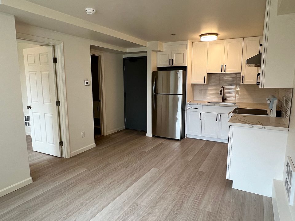 1st image of 3220A Taraval St