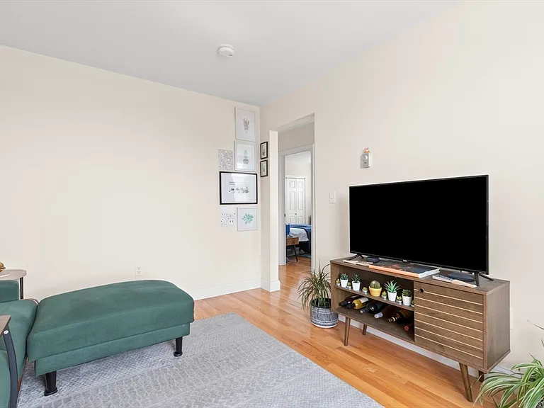 220 Middlesex Ave #5 — Photo 7