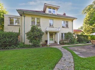 144 Center Dr, Douglaston, NY 11363