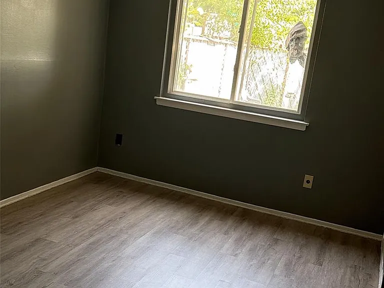172 Jules Dr — Photo 4